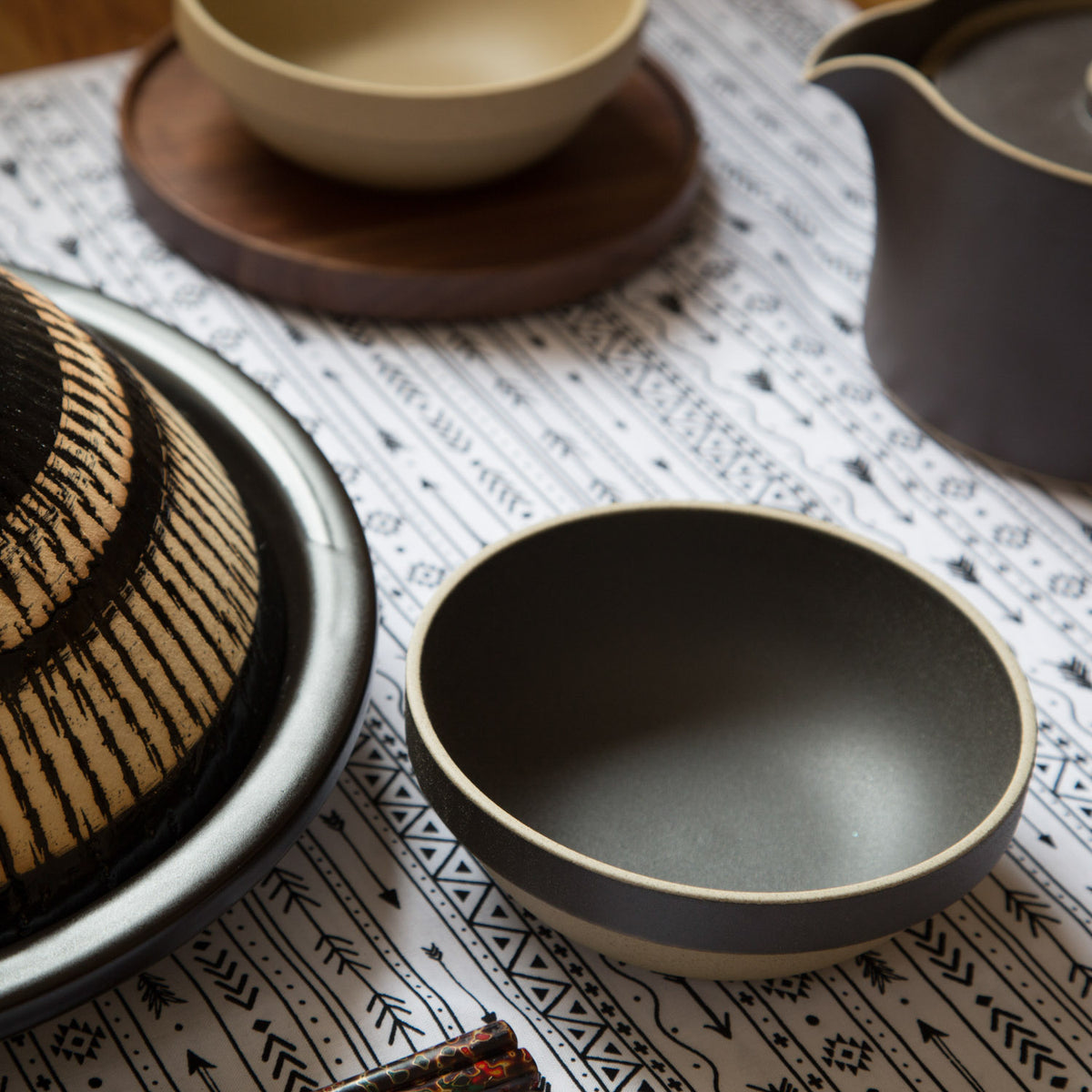 Round Bowl, Black-Bowl-Hasami Porcelain-5.75"-JINEN